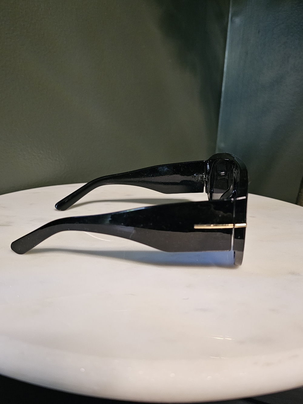 Black Oversized Shield Sunglasses - Picture 2 of 4